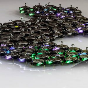 Hundreds of tiny robots grow bio-inspired shapes